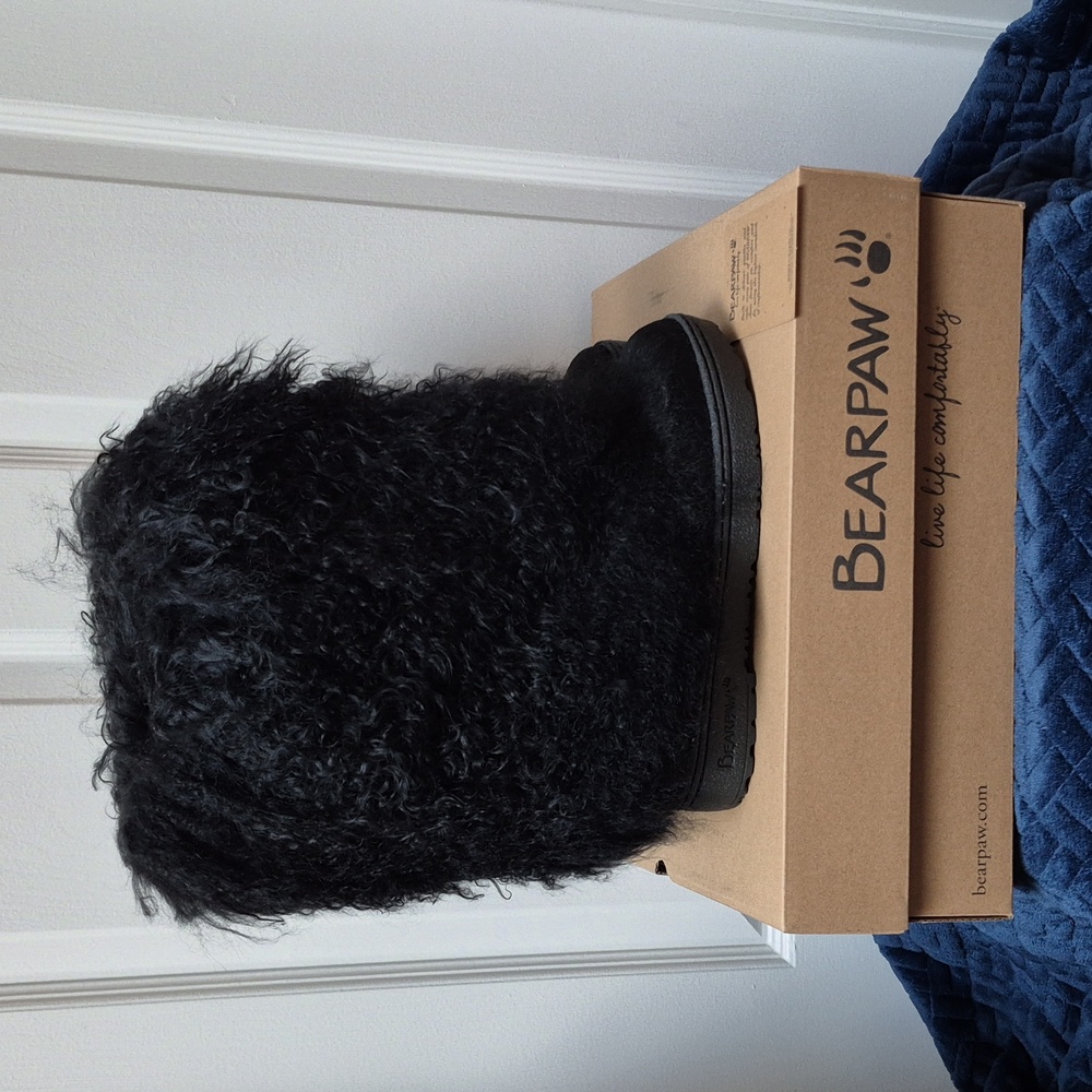 BearPaw Boetis II Black Curly Lamb Sheepskin Footbed Boots Size 7, New With Tags